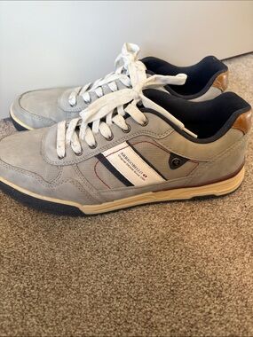 Gray Low-Top Men's Lace-Up Sneakers
